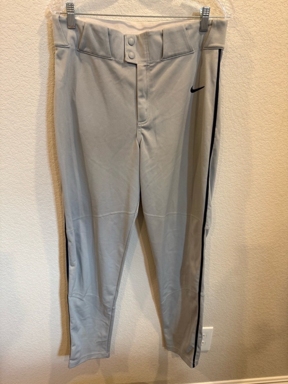 Nike Men’s Light Gray Baseball Joggers with Navy Side Stripe